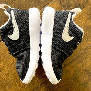 Nike Roshe Baby Sneakers 4C